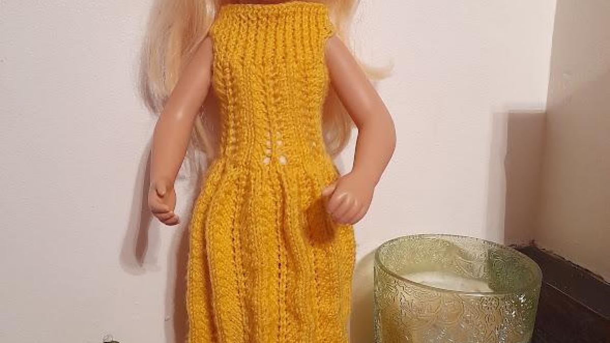 Robe jaune aux points fantaisies Chevrons pour Poupee Starlette Constance taille 44cm (HT) PETIT COLLIN par FINOUCREATOU.COM