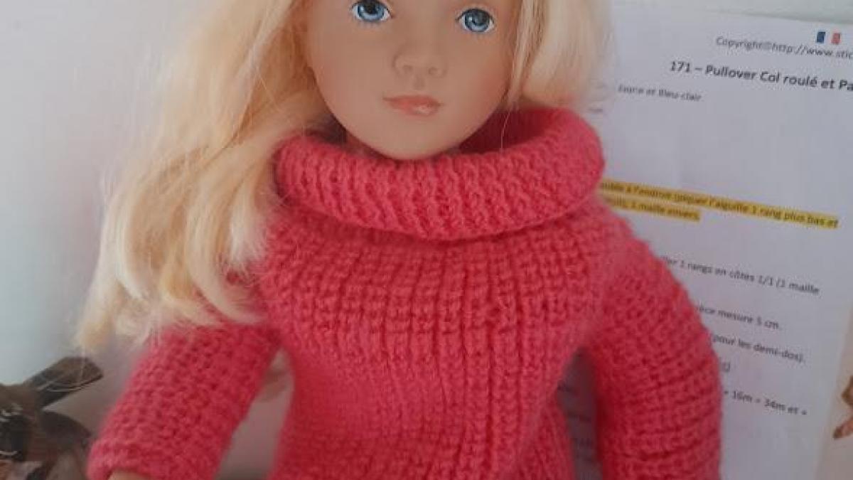 Pull Roulé aux points Côtes Perlées pour Poupee Starlette Constance taille 44cm (HT) PETIT COLLIN par FINOUCREATOU.COM
