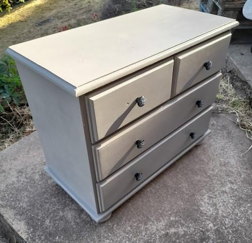 Commode vernie et terminer avec boutons ceramique2