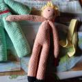 Poupée AMIGURUMI le Petit Prince  d'Antoine de St-Exupéry Création de FINOUCREATOU.COM