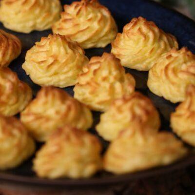 Recette de biscuits de Noël pommes de pin - Marie Claire