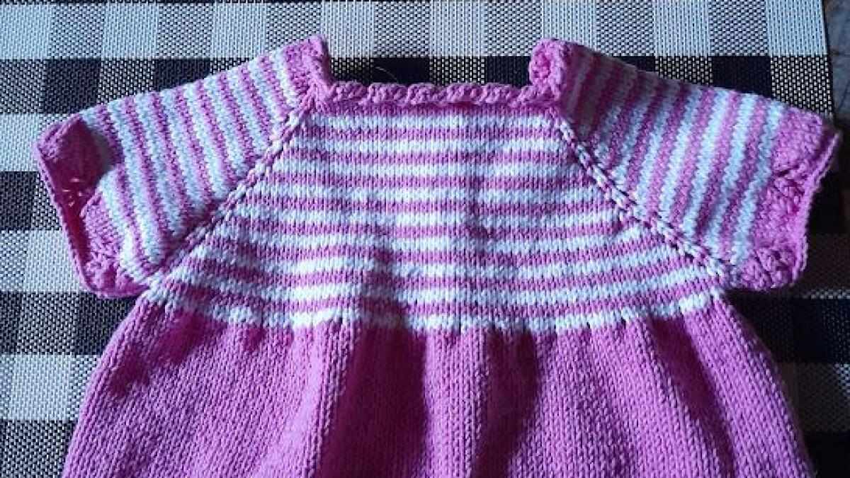 PDF-Robe à rayures Blanc-Rose Fils Salsa tricotée en coton pour petite Fille ou Poupée, Création FINOUCREATOU.COM