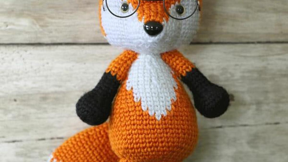 Renard Amigurumi en TRICOT (de 25cm de HT environ)  Traduit en Français par FINOUCREATOU.COM ...