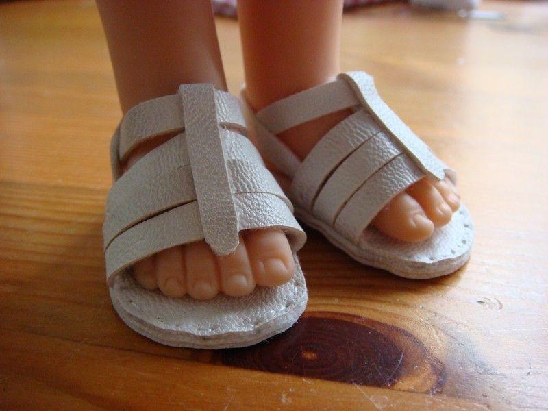 Confectionnez vos propres petites chaussures pour vos Poupées, Modèles Gratuits ou Tuto-Divers Autres-Peluches-Broderie-Appliques à coudre ...