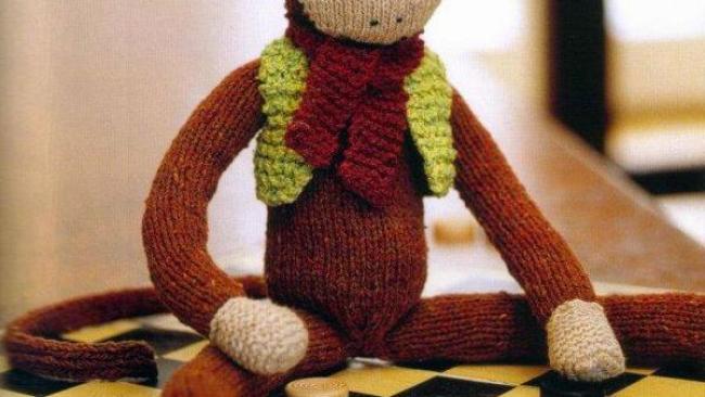 Doudou Petit Singe à tricoter,modèle gratuit,trouvé sur le WEB( Pinterest)...